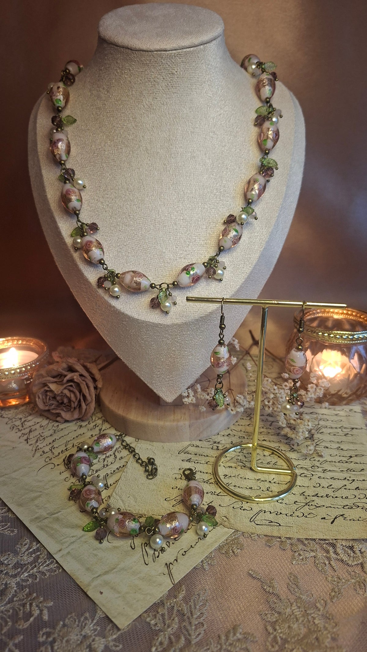 Schmuckset – Halskette, Armband & Ohrringe mit Lampwork-Rosen & Glasperlen
