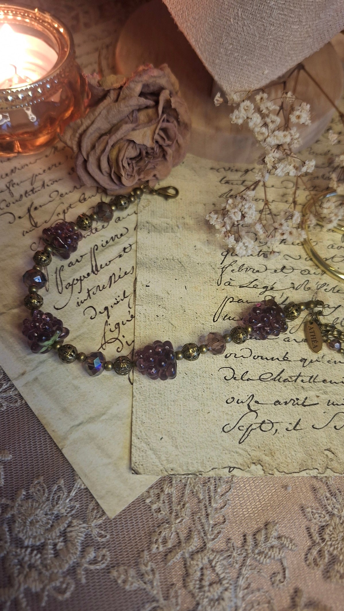 Armband mit Lampwork-Himbeerperlen in Violett
