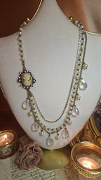Shabby Chic Kamee Collier – Dreiteilige Halskette mit Strasskette & Kristalltropfen