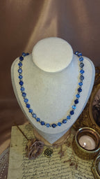 Himmelblau – Halskette mit Lapislazuli und Glas