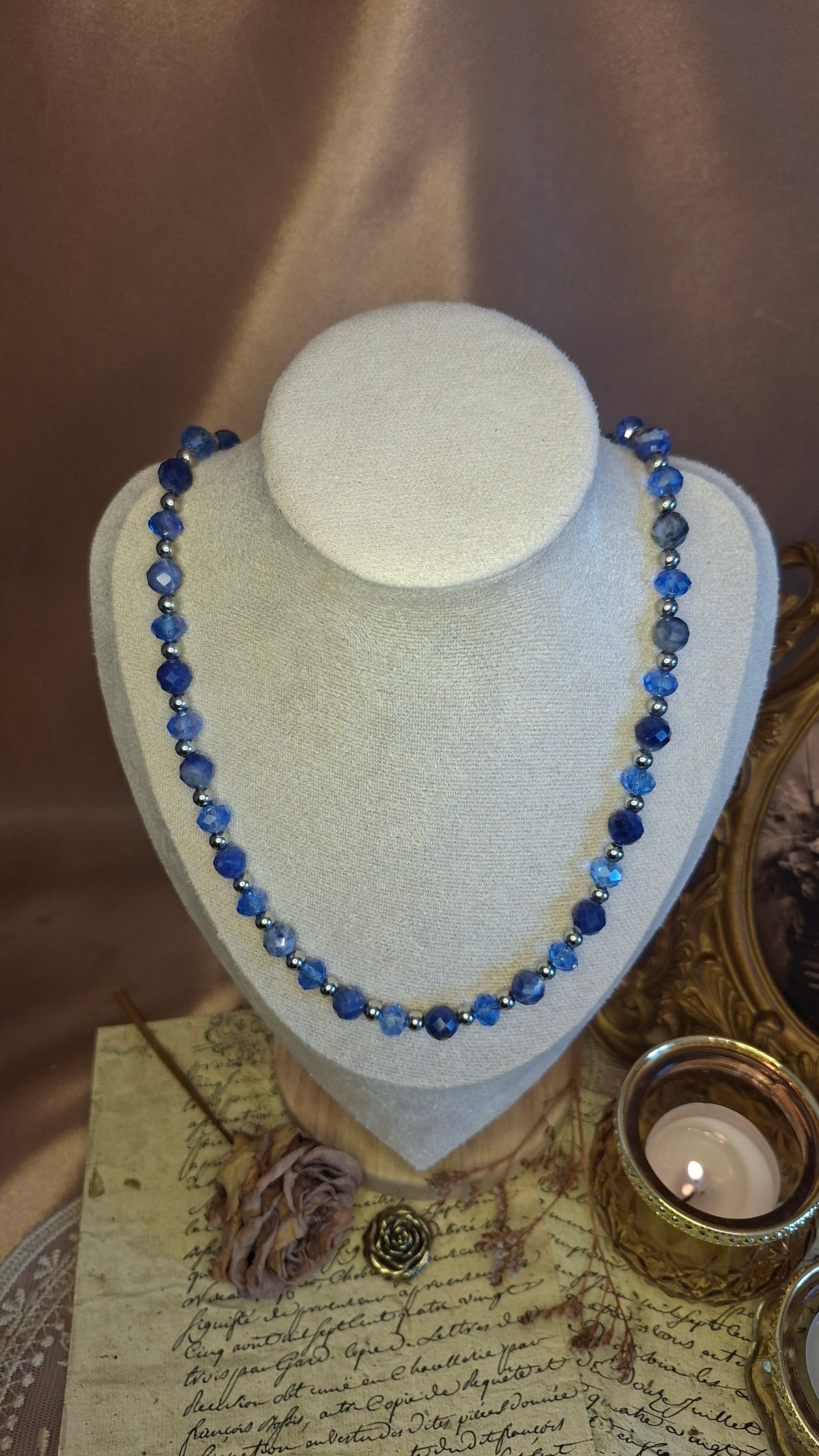 Himmelblau – Halskette mit Lapislazuli und Glas