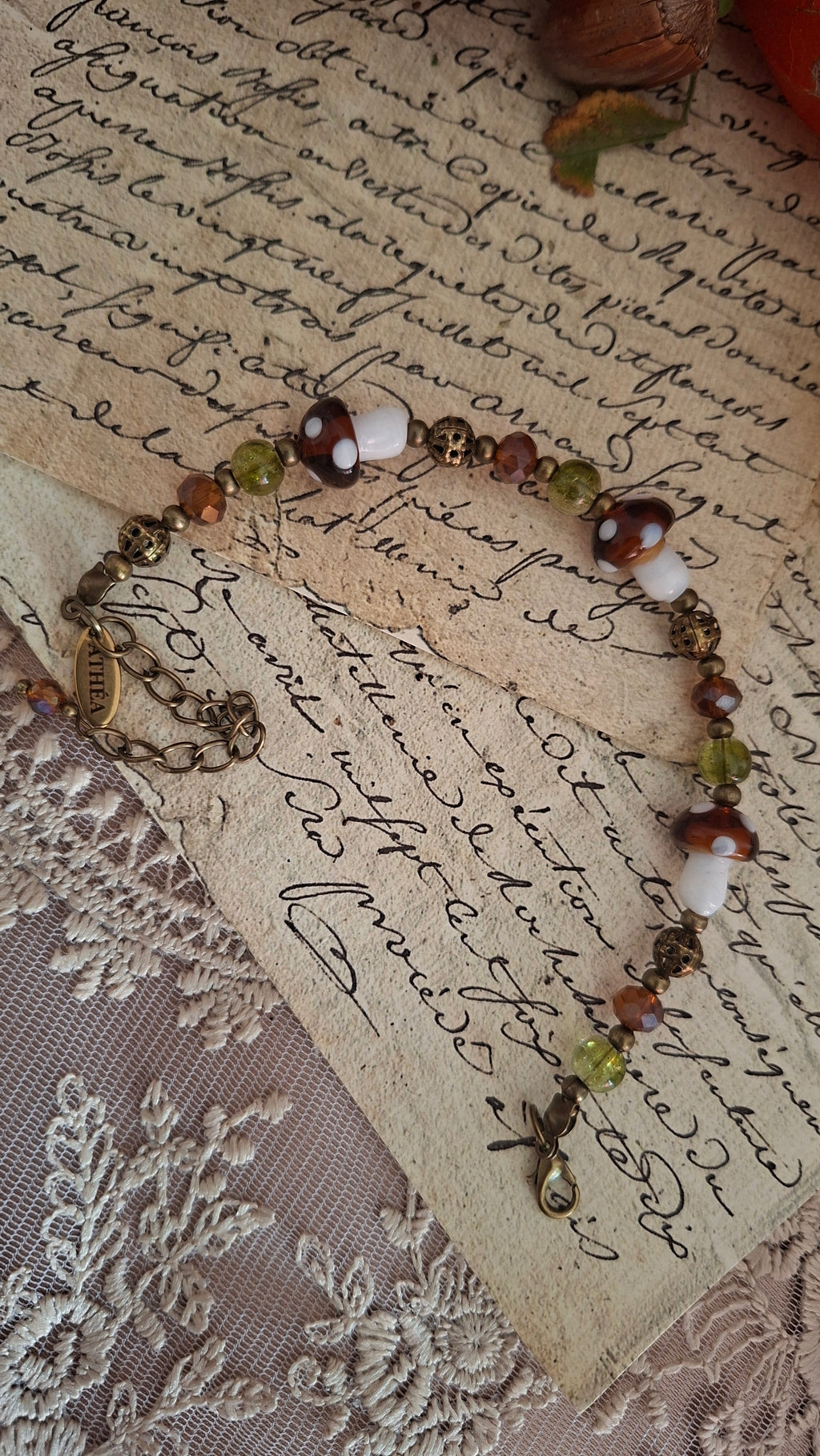 Waldzauber – Armband mit Lampwork-Pilzen