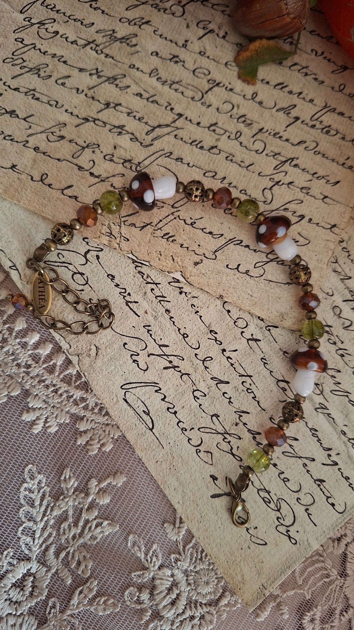 Waldzauber – Armband mit Lampwork-Pilzen