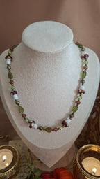 Waldzauber – Halskette mit Lampwork-Pilzen und Blättern